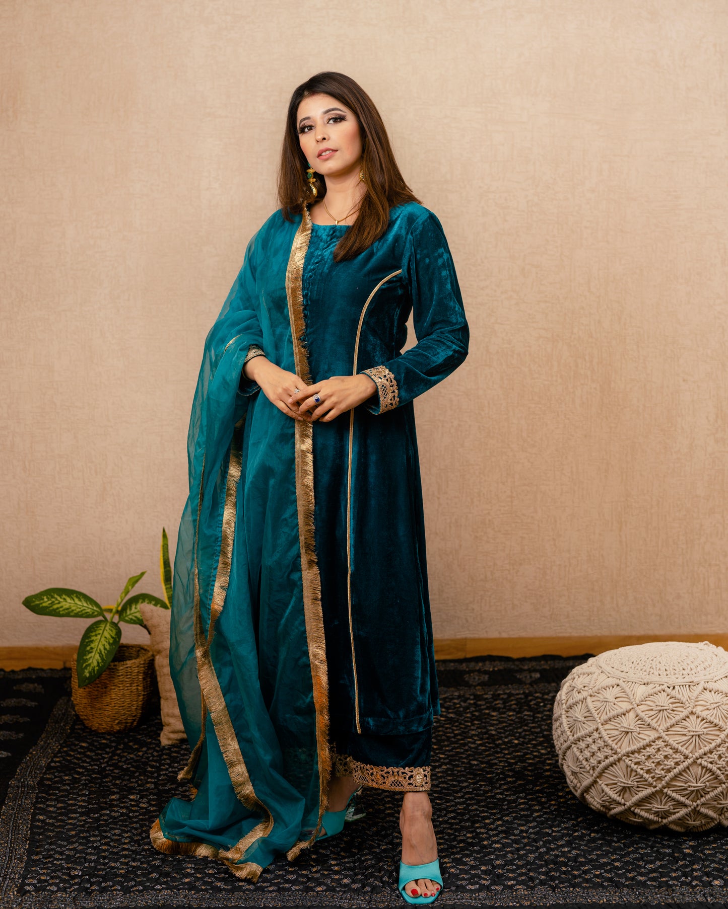 Firoza Velvet Suit Set